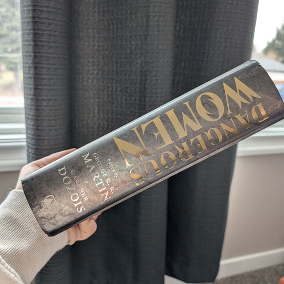 2/$10 Dangerous Women Hardcover Book George R.R. Martin - Picture 2 of 2